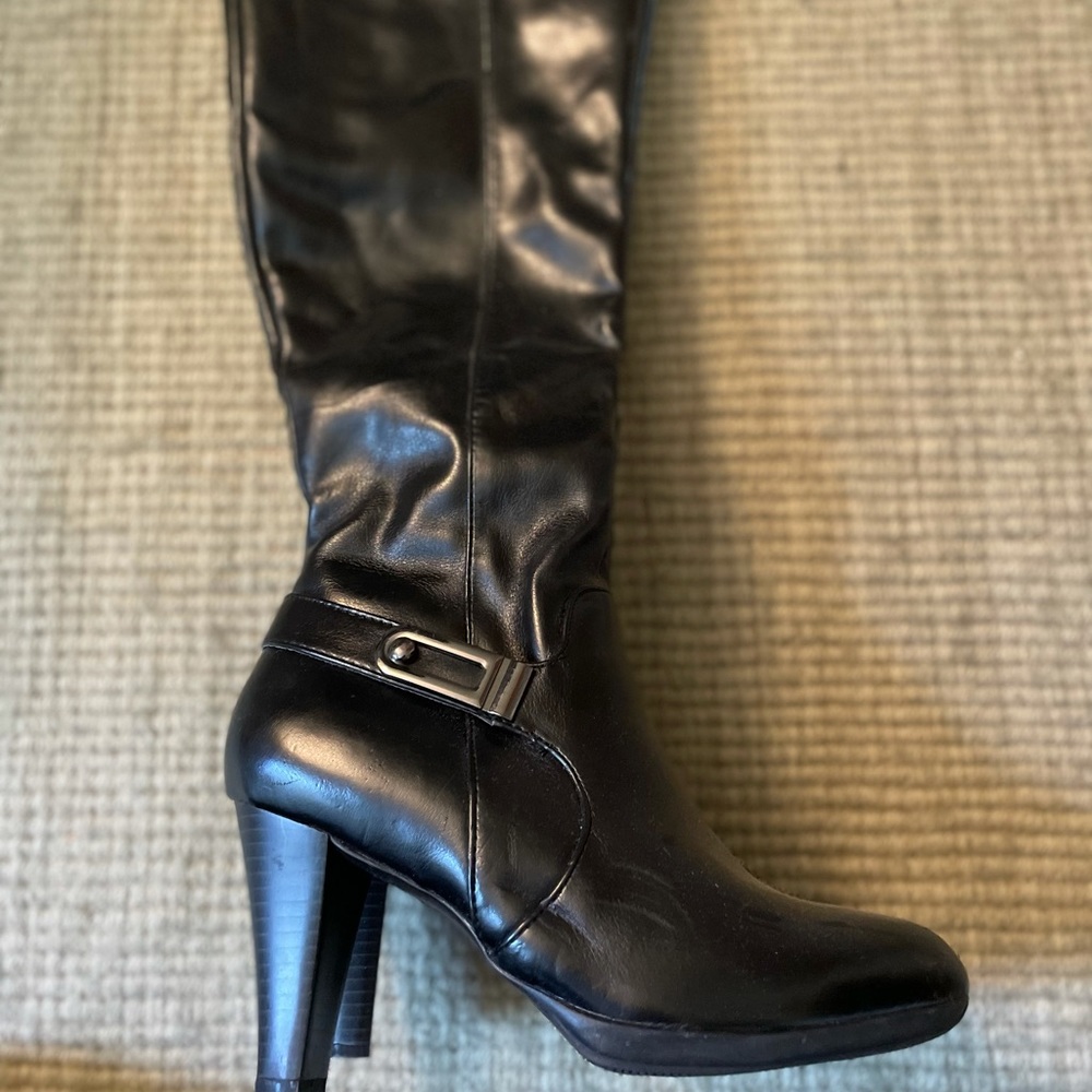 Knee height Black Boots. Size 7M. Never Worn
